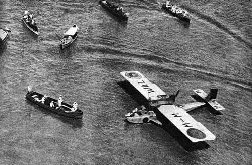 El Plus Ultra tras amerizar en el Río de la Plata el 10 de febrero de 1926